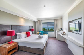 'Top Horizons' Resort style Stay with Pool & Ocean Views, Darwin
